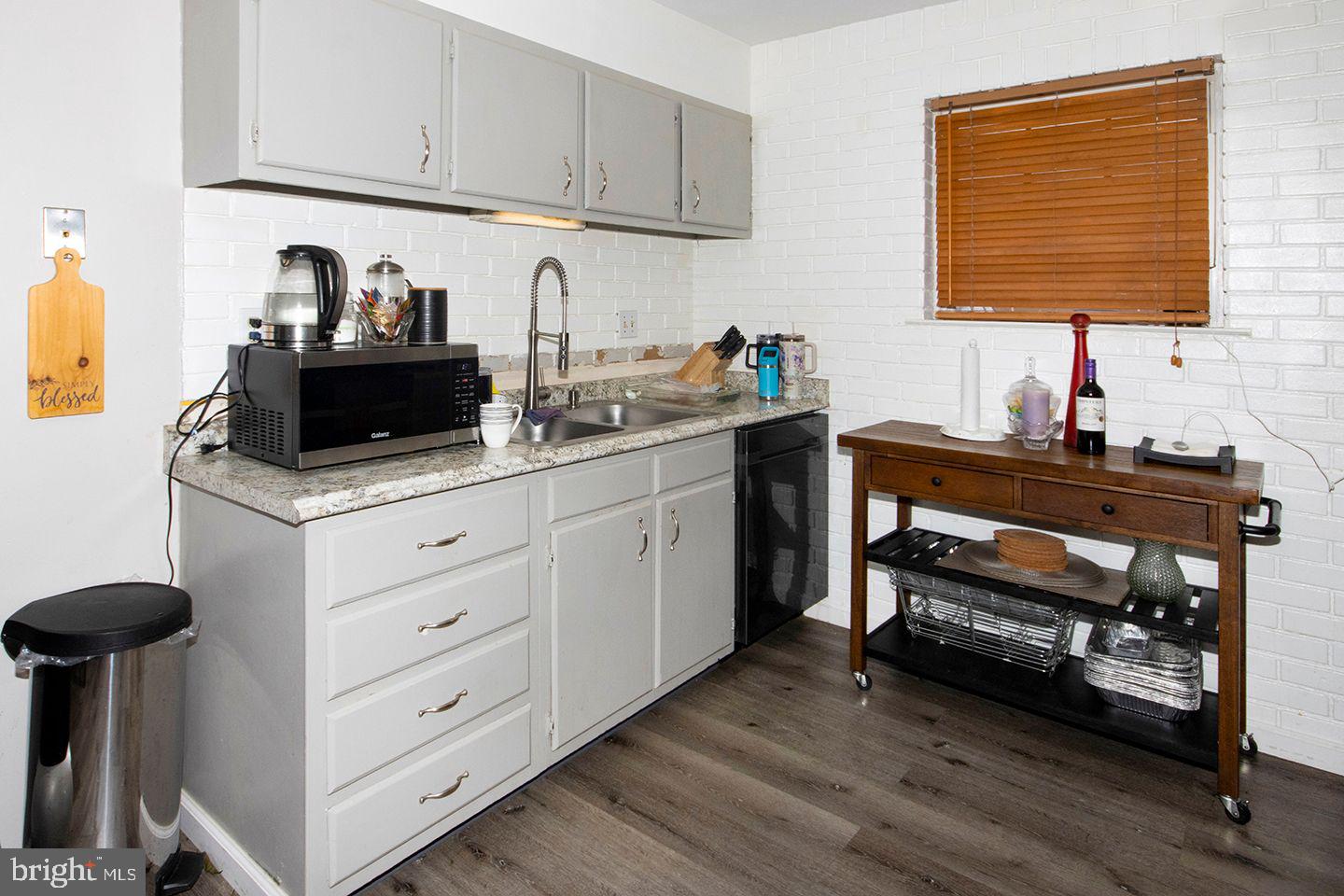 303 Via Cascata Drive Clementon, NJ 08021 - Photo 6 of 32 Kitchen: Laminate Flooring