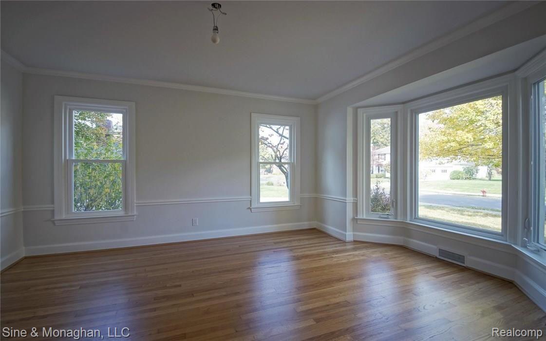 1007 Bedford Road Grosse Pointe, MI 48230 - Photo 7 of 25 8-photo-web-1680x1050-148501.jpg
