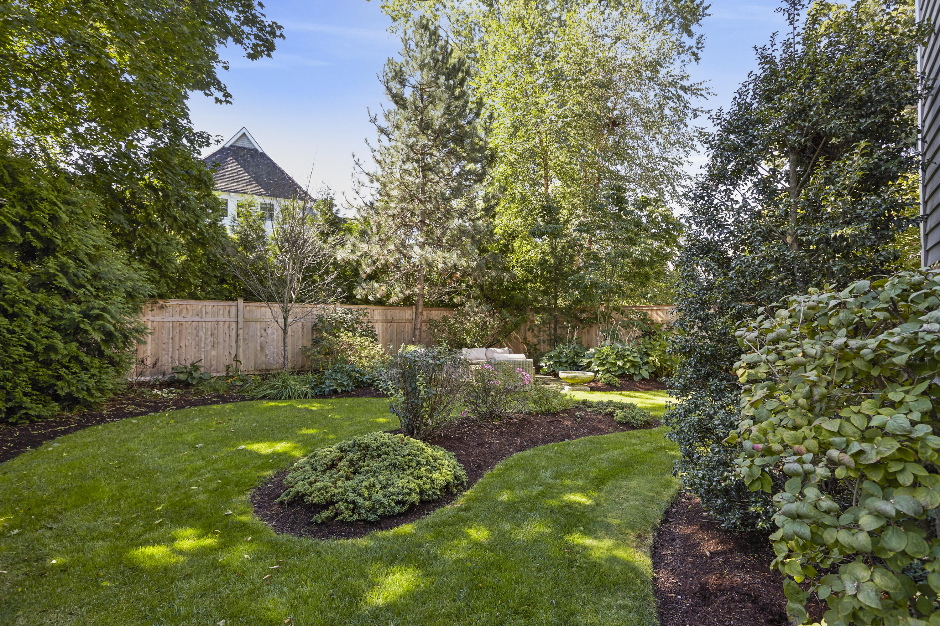 14 Richmond Road Rowayton, CT 06853 - Photo 21 of 28 a backyard of a house with lots of green space
