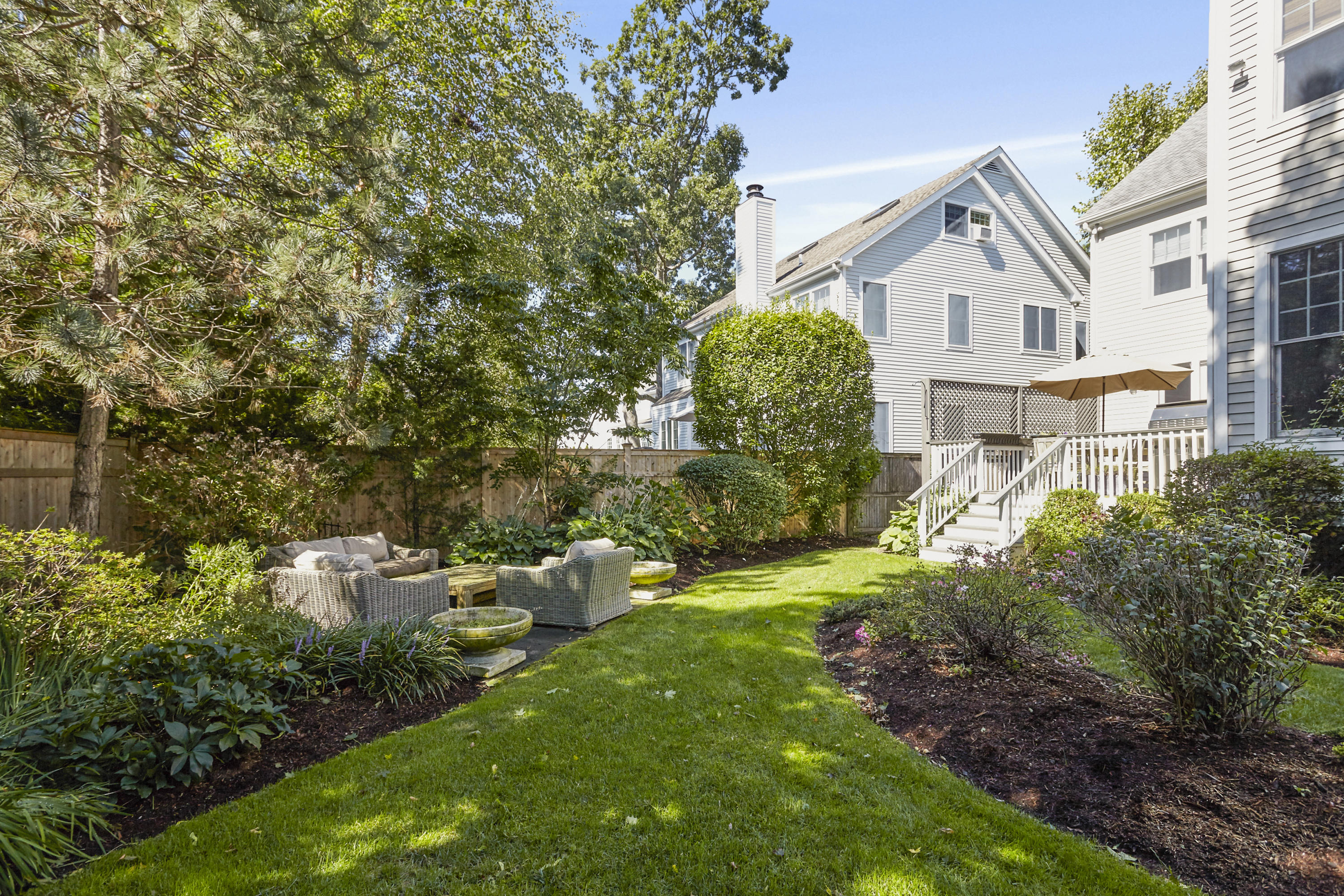 14 Richmond Road Rowayton, CT 06853 - Photo 22 of 28 a view of a front of house with a garden
