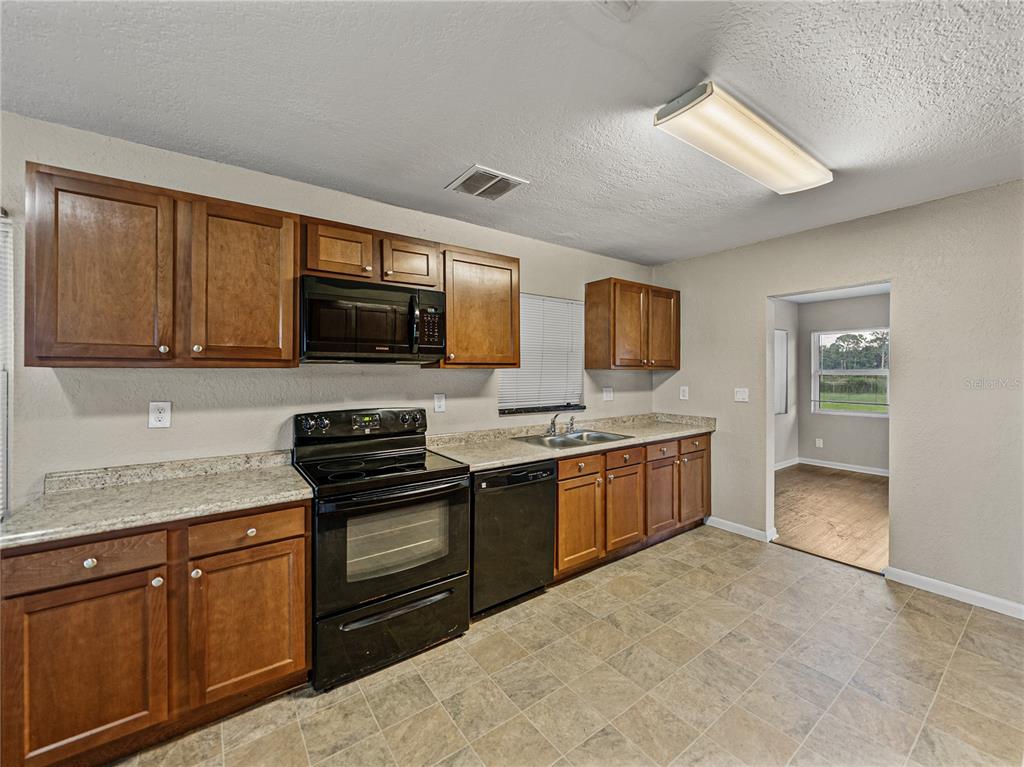 1015 Sutton Road Lakeland, FL 33810 - Photo 12 of 52 Gallery Image 12