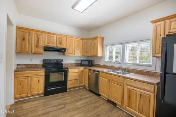 $399,900 | 2200 Sunnyside Road, Greeneville, TN 37743