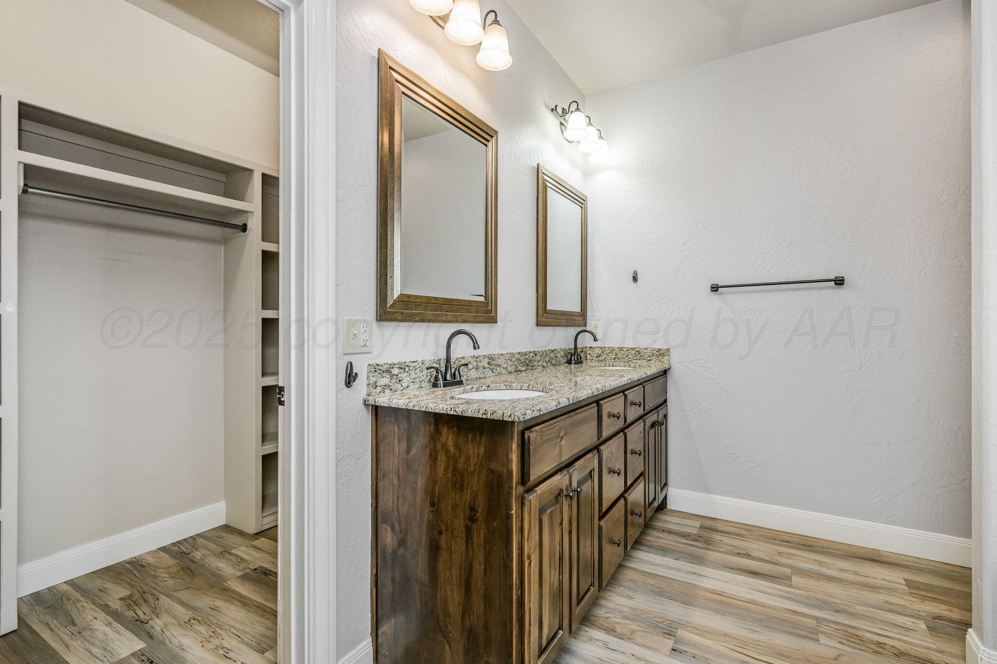 11601 West Rockwell Road Canyon, TX 79015 - Photo 14 of 37 Primary Bath