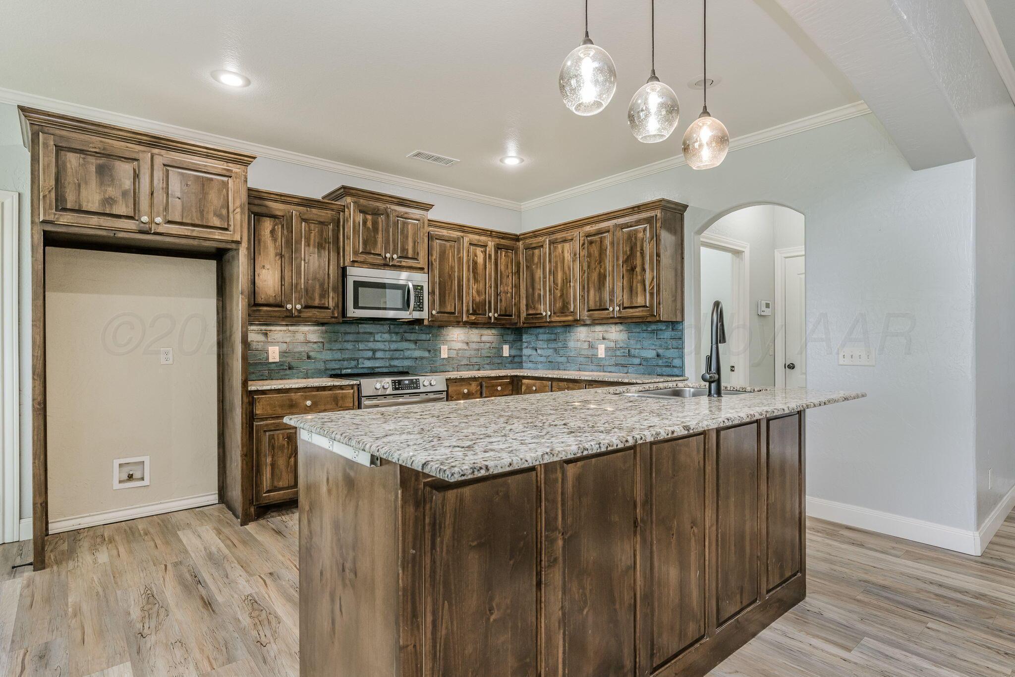 11601 West Rockwell Road Canyon, TX 79015 - Photo 7 of 37 Kitchen
