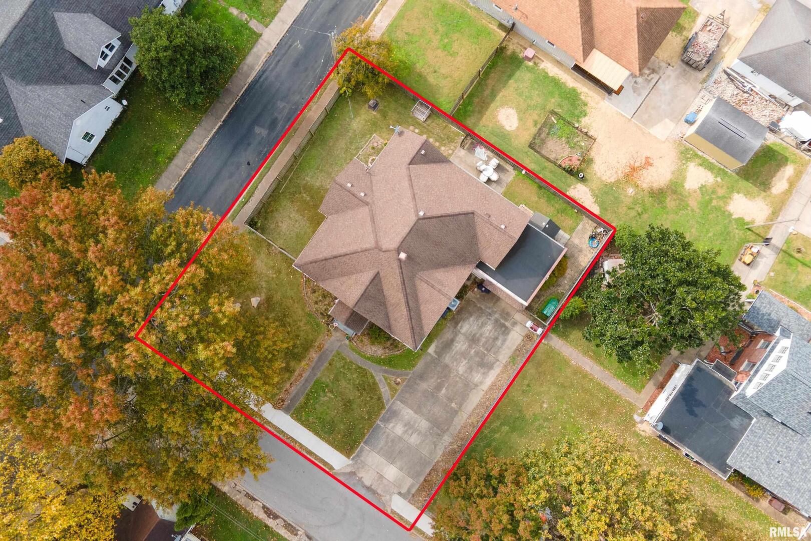 306 South Madison Street Marion, IL 62959 - Photo 34 of 37 an aerial view of a house