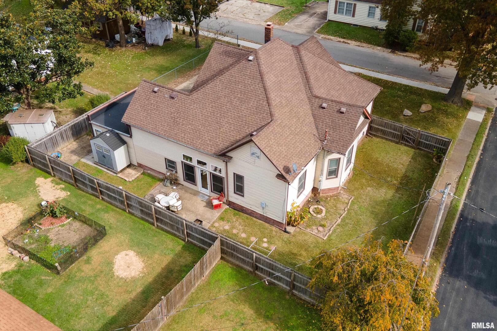 306 South Madison Street Marion, IL 62959 - Photo 36 of 37 an aerial view of a house with swimming pool