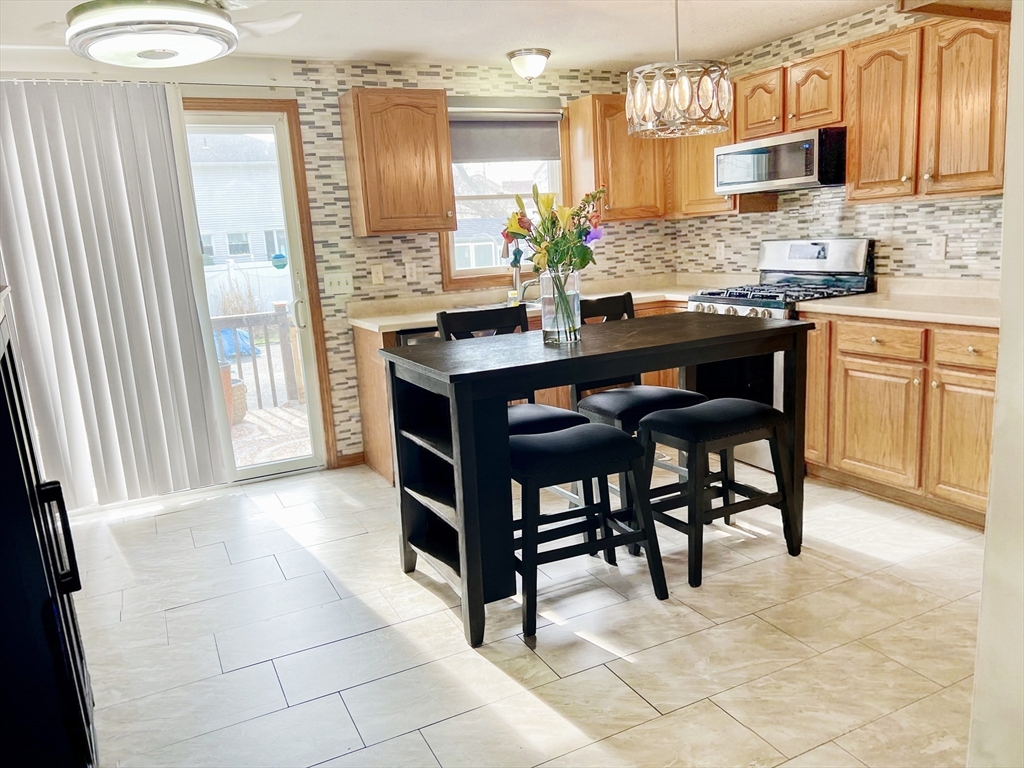 46-48 Kent Road Springfield, MA 01129 - Photo 3 of 24
