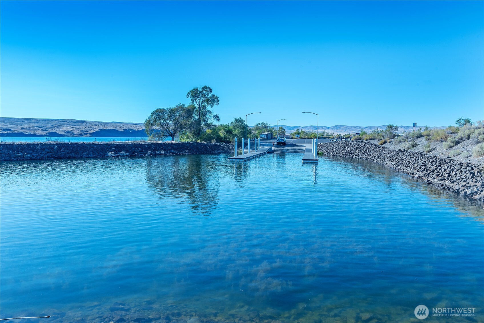 602 Edgewater Way South Mattawa, WA 99349 - Photo 23 of 25 a view of a water with an outdoor space