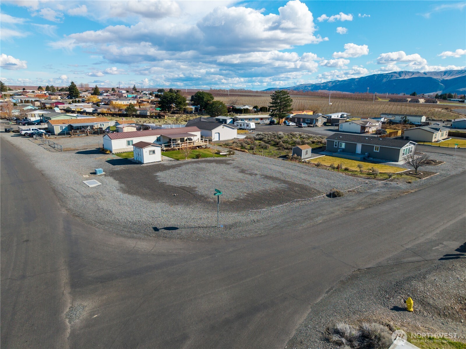 602 Edgewater Way South Mattawa, WA 99349 - Photo 4 of 25 a view of a city