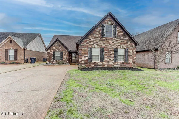 $294,900 | 905 Fairway Pointe Cove East, Hernando, MS 38632
