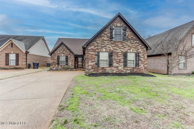 $299,900 | 905 Fairway Pointe Cove East, Hernando, MS 38632