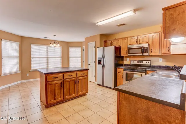 $299,900 | 905 Fairway Pointe Cove East, Hernando, MS 38632