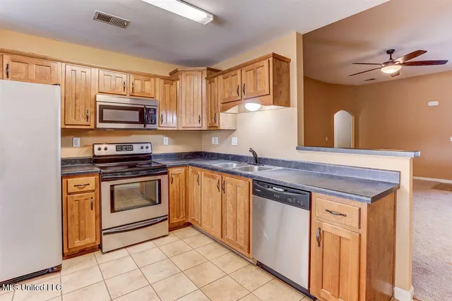 $299,900 | 905 Fairway Pointe Cove East, Hernando, MS 38632