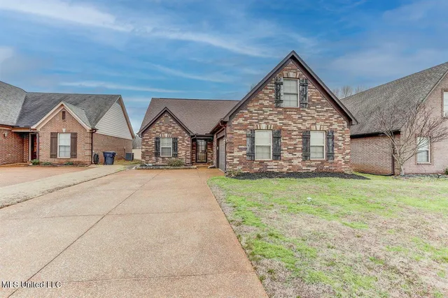 $299,900 | 905 Fairway Pointe Cove East, Hernando, MS 38632