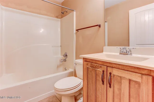 $299,900 | 905 Fairway Pointe Cove East, Hernando, MS 38632