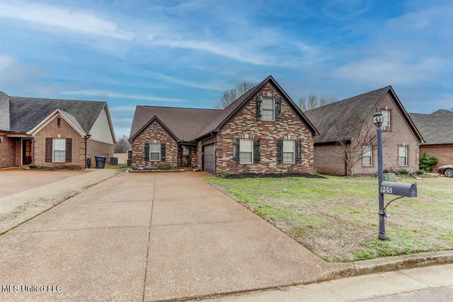 $299,900 | 905 Fairway Pointe Cove East, Hernando, MS 38632