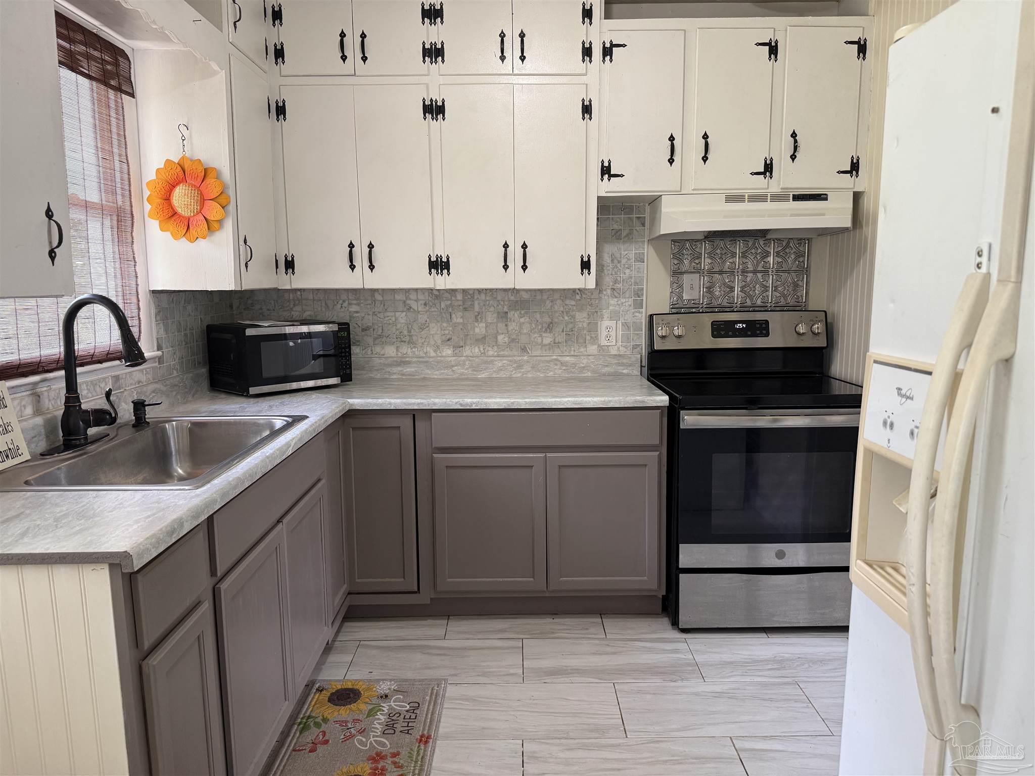 6443 Walnut Street Milton, FL 32570 - Photo 7 of 22 Centralized kitchen with a view of the backyard.
