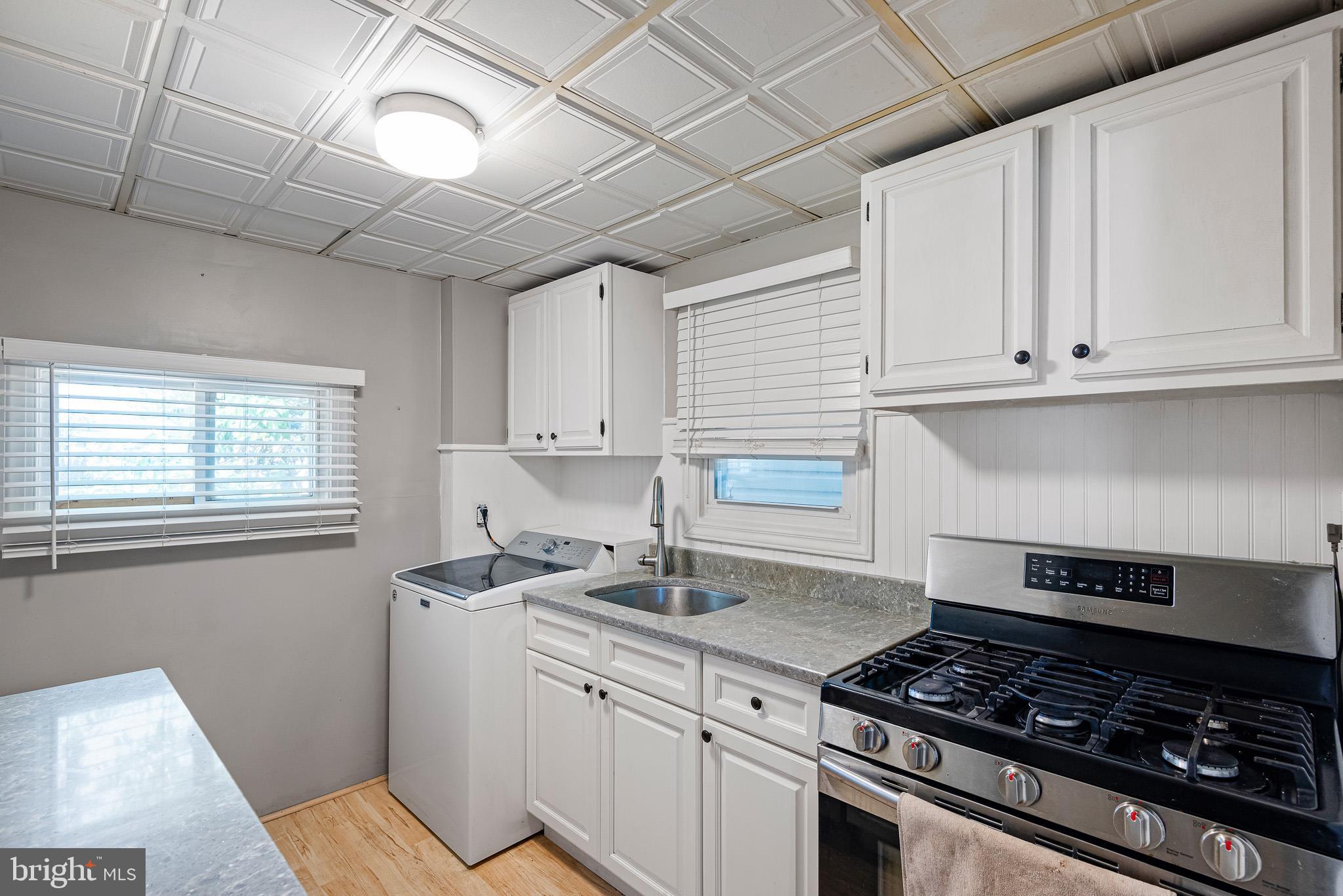 2338 Poe Road Secane, PA 19018 - Photo 9 of 29 Kitchen