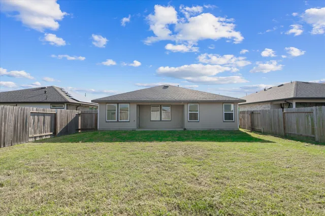 $2,100 | 8102 Buck Lane, Rosharon, TX 77583