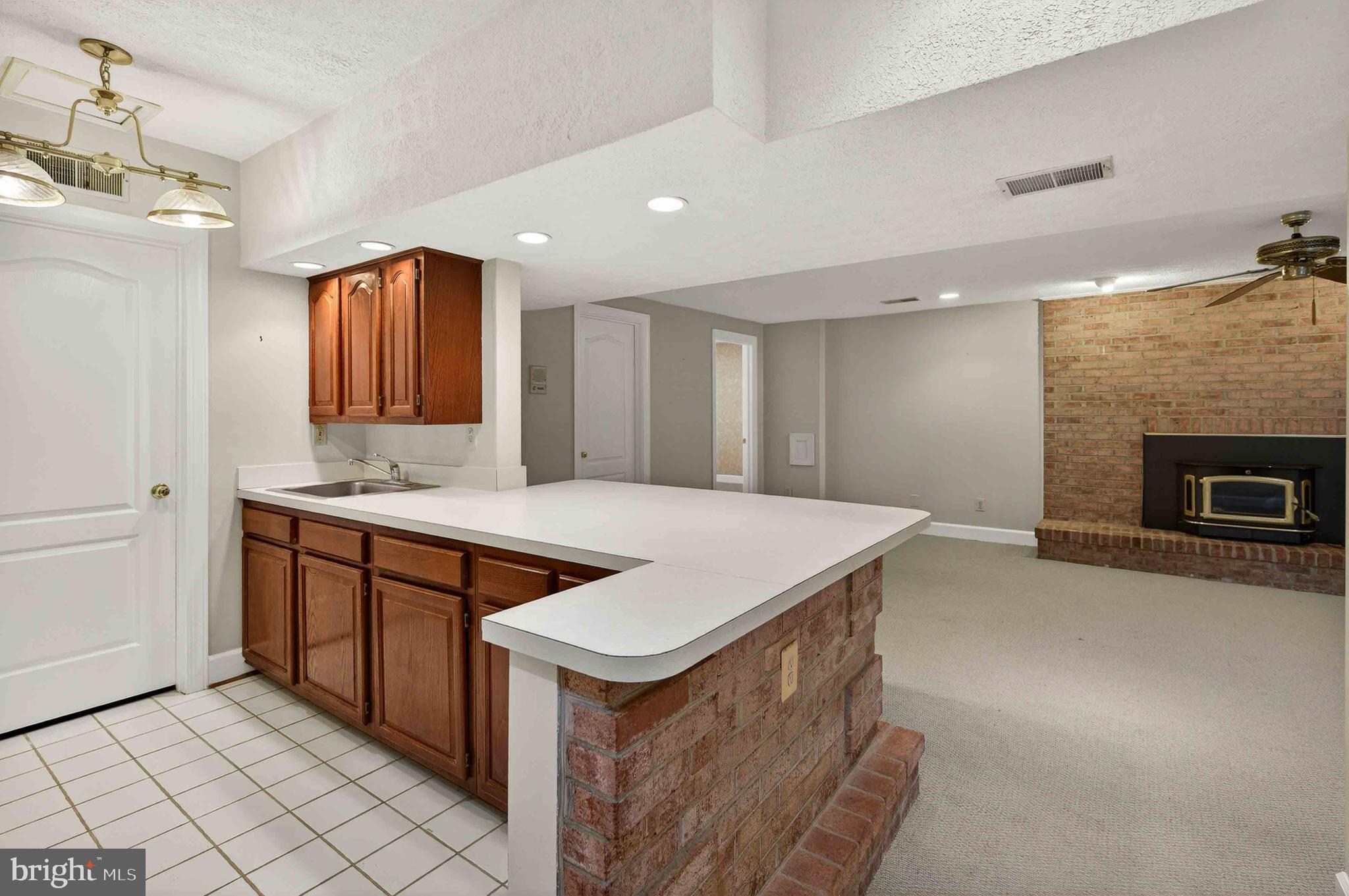 6612 Colchester Road Clifton, VA 20124 - Photo 66 of 93 Kitchenette