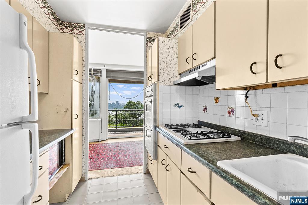 1 Horizon Road, Unit G2 Fort Lee, NJ 07024 - Photo 11 of 27