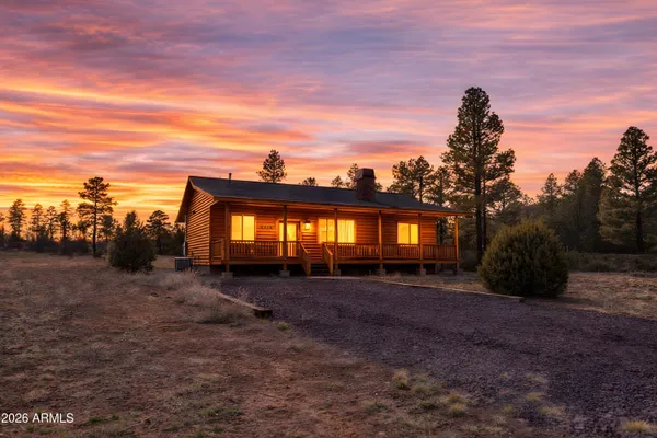 $425,000 | 2718 Church Lane, Overgaard, AZ 85933