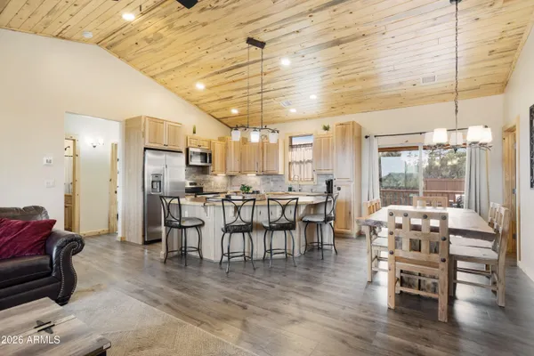 $425,000 | 2718 Church Lane, Overgaard, AZ 85933
