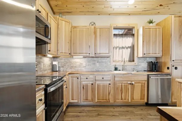 $425,000 | 2718 Church Lane, Overgaard, AZ 85933