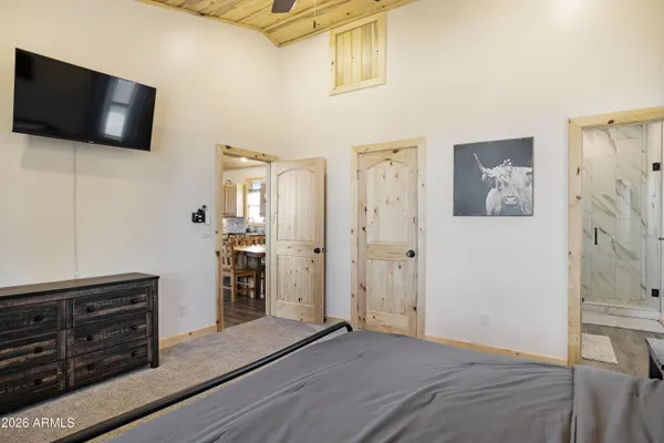 $425,000 | 2718 Church Lane, Overgaard, AZ 85933