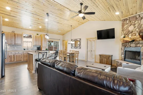 $425,000 | 2718 Church Lane, Overgaard, AZ 85933