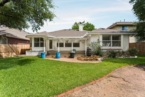 $325,000 | 810 Hilltop Drive, Leander, TX 78641