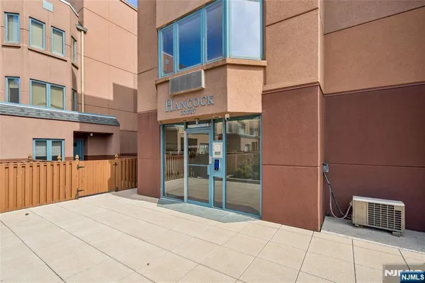 $2,600 | 403 Hancock Court, Unit M403, Edgewater, NJ 07020