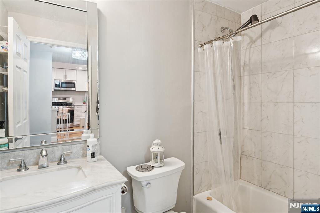 403 Hancock Court, Unit M403 Edgewater, NJ 07020 - Photo 11 of 17