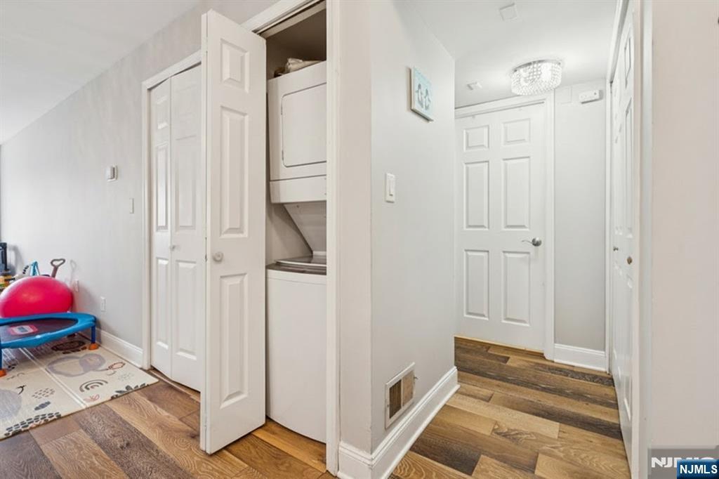 403 Hancock Court, Unit M403 Edgewater, NJ 07020 - Photo 12 of 17