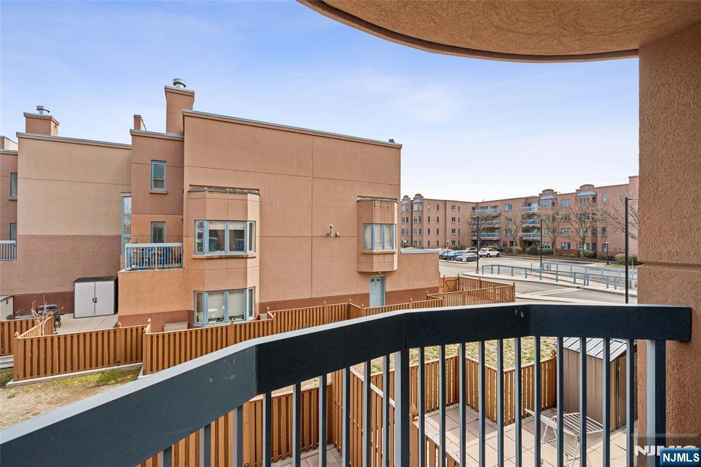 403 Hancock Court, Unit M403 Edgewater, NJ 07020 - Photo 13 of 17