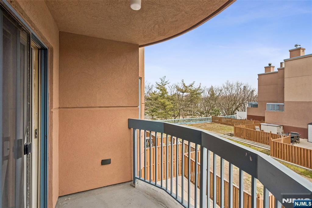 403 Hancock Court, Unit M403 Edgewater, NJ 07020 - Photo 14 of 17