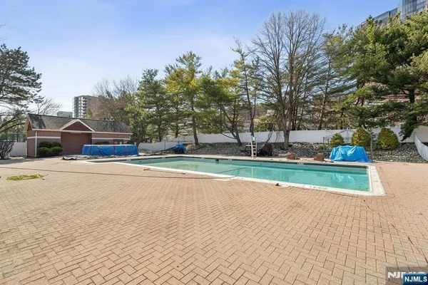 $2,600 | 403 Hancock Court, Unit M403, Edgewater, NJ 07020