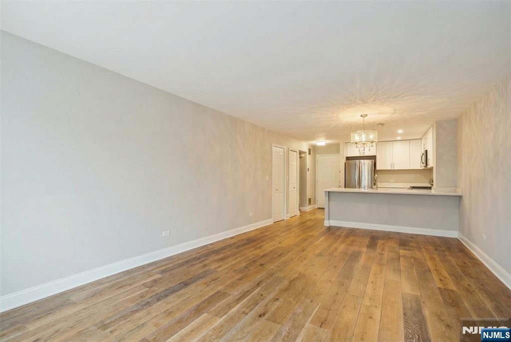 403 Hancock Court, Unit M403 Edgewater, NJ 07020 - Photo 5 of 17