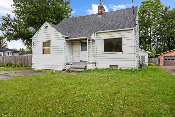 $152,000 | 406 Root Road, Lorain, OH 44052