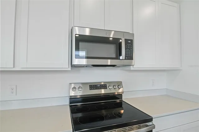 $289,950 | 745 Lake Dell Drive, Dundee, FL 33838