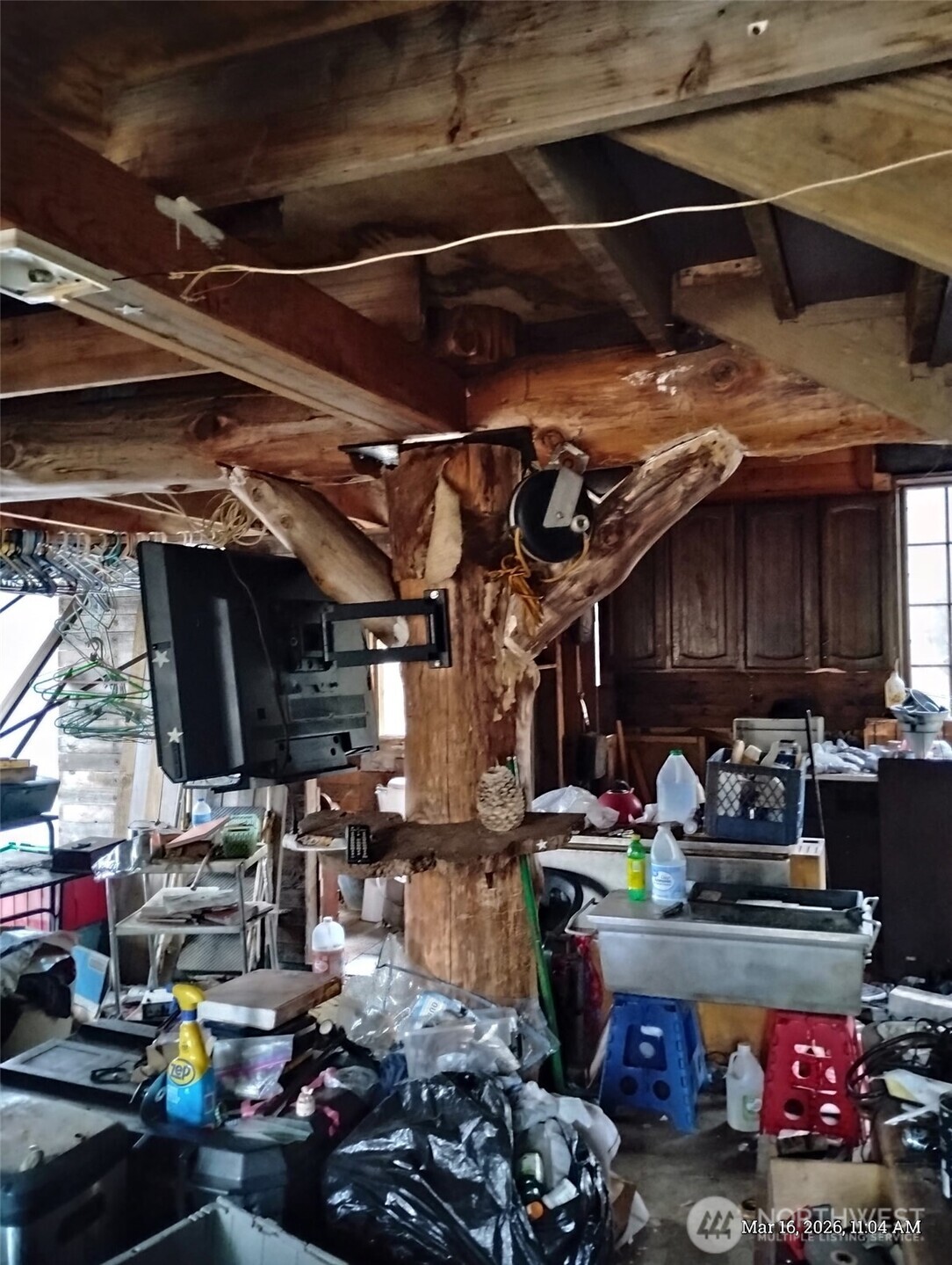 611 East Daniels Road Shelton, WA 98584 - Photo 3 of 11 a storage room