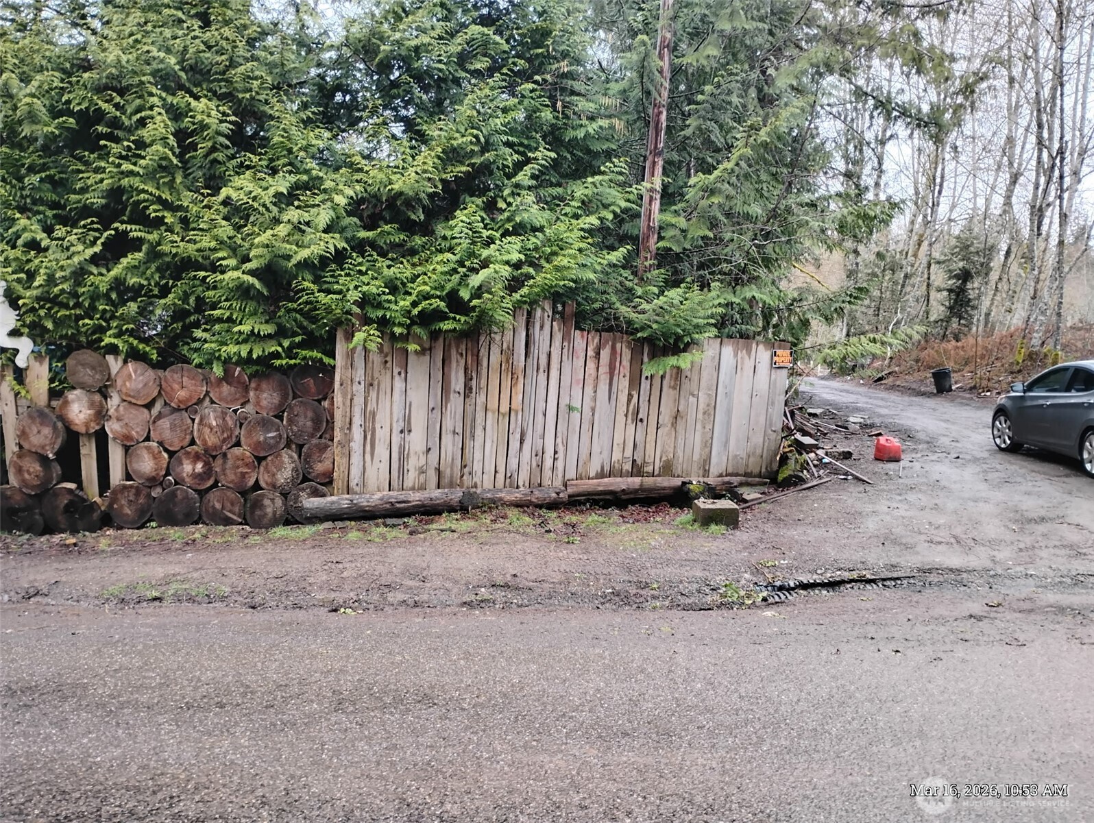 611 East Daniels Road Shelton, WA 98584 - Photo 10 of 11 a backyard of a house with lots of green space