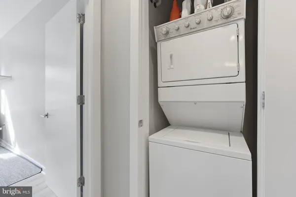 $3,250 | 911 2nd Street Northeast, Unit 305, Washington, DC 20002