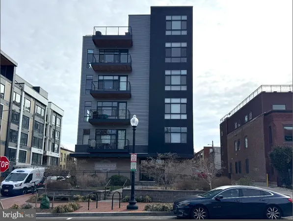 $3,250 | 911 2nd Street Northeast, Unit 305, Washington, DC 20002