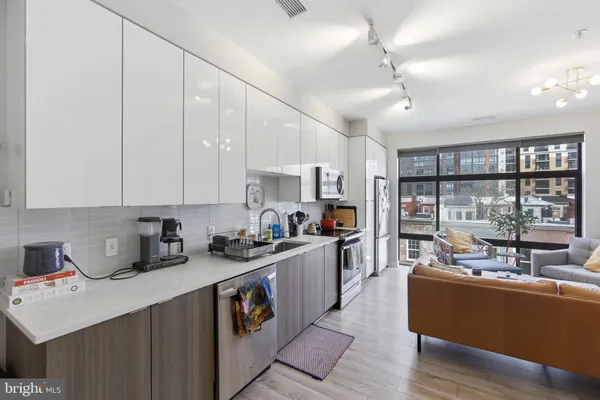 $3,250 | 911 2nd Street Northeast, Unit 305, Washington, DC 20002