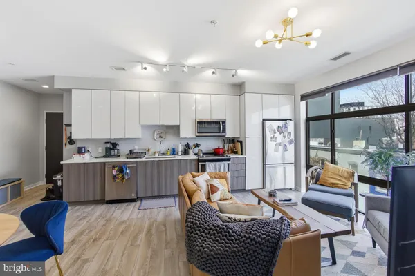 $3,250 | 911 2nd Street Northeast, Unit 305, Washington, DC 20002