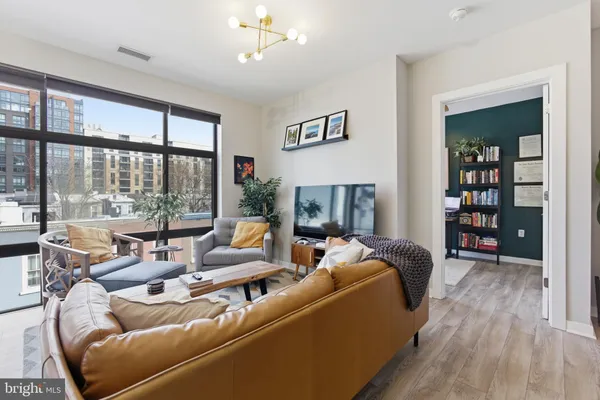 $3,250 | 911 2nd Street Northeast, Unit 305, Washington, DC 20002