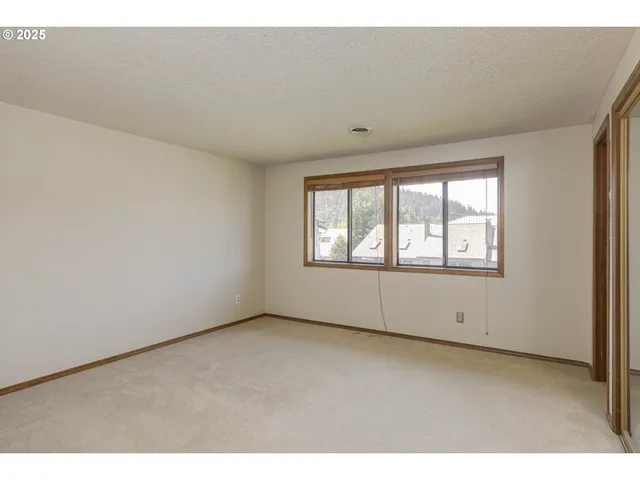 $240,000 | 12173 Southeast 104th Court, Happy Valley, OR 97086