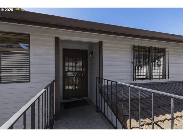 $240,000 | 12173 Southeast 104th Court, Happy Valley, OR 97086