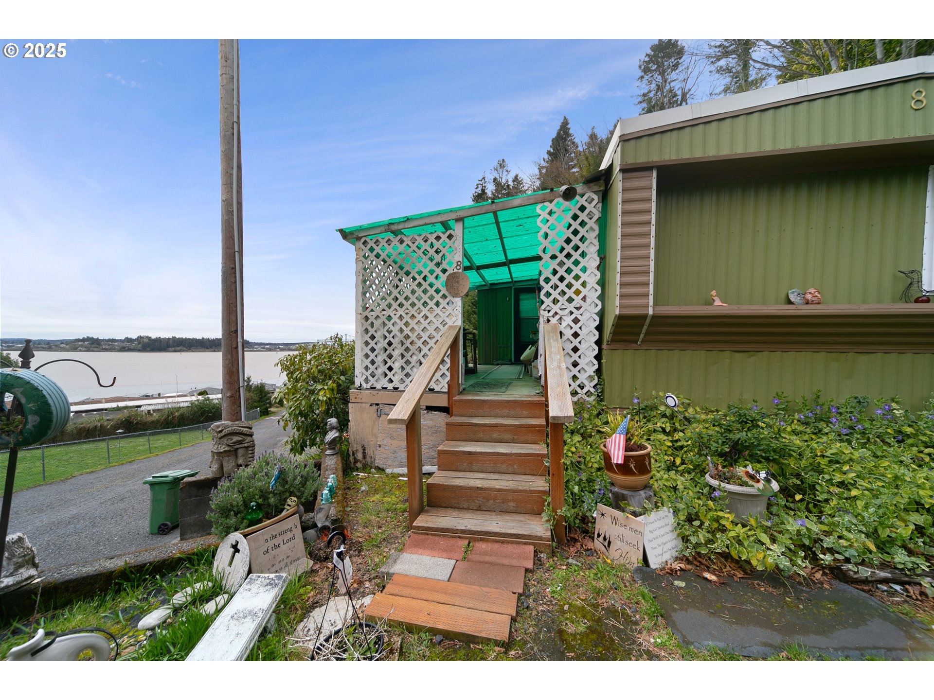 66642 East Bay Road, Unit 8 North Bend, OR 97459 - Photo 19 of 34 Gallery Image 19